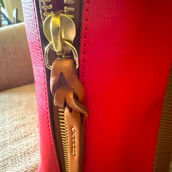 Dooney & Bourke LEATHER Shoulder Bag or Tote in GERANIUM. EXQUISITE QUALITY. - Picture 6 of 12